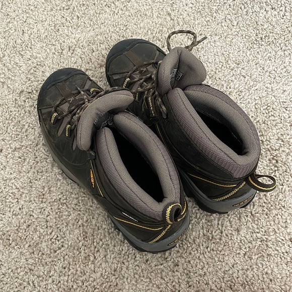 keen shoes keen hiking boots poshmark keen shoes keen hiking boots poshmark